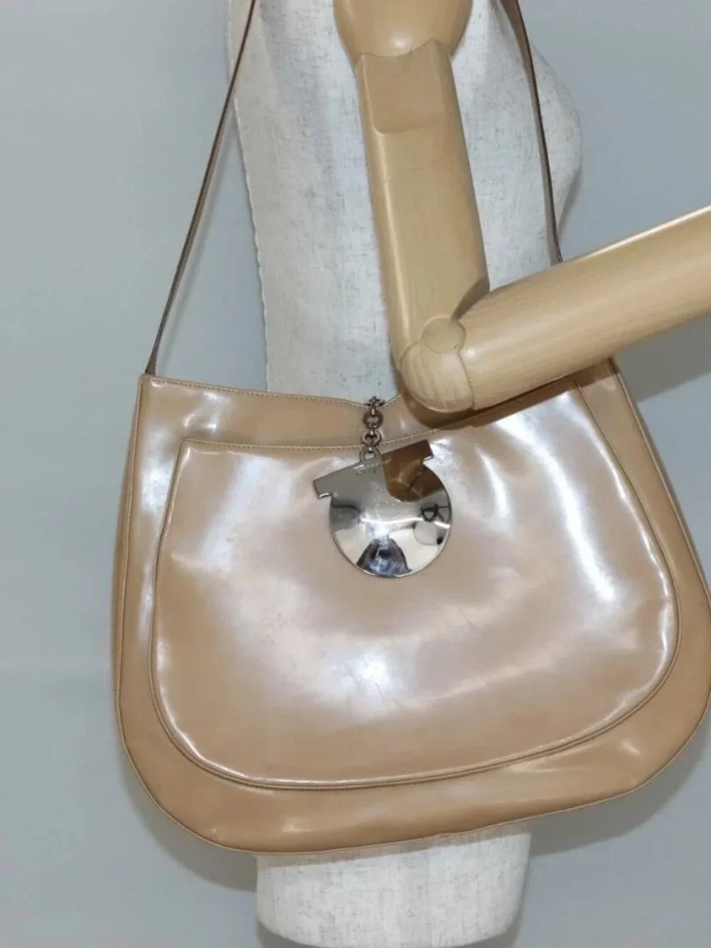 Salvatore Ferragamo Shoulder Bag Enamel Beige Silver Auth bs29120